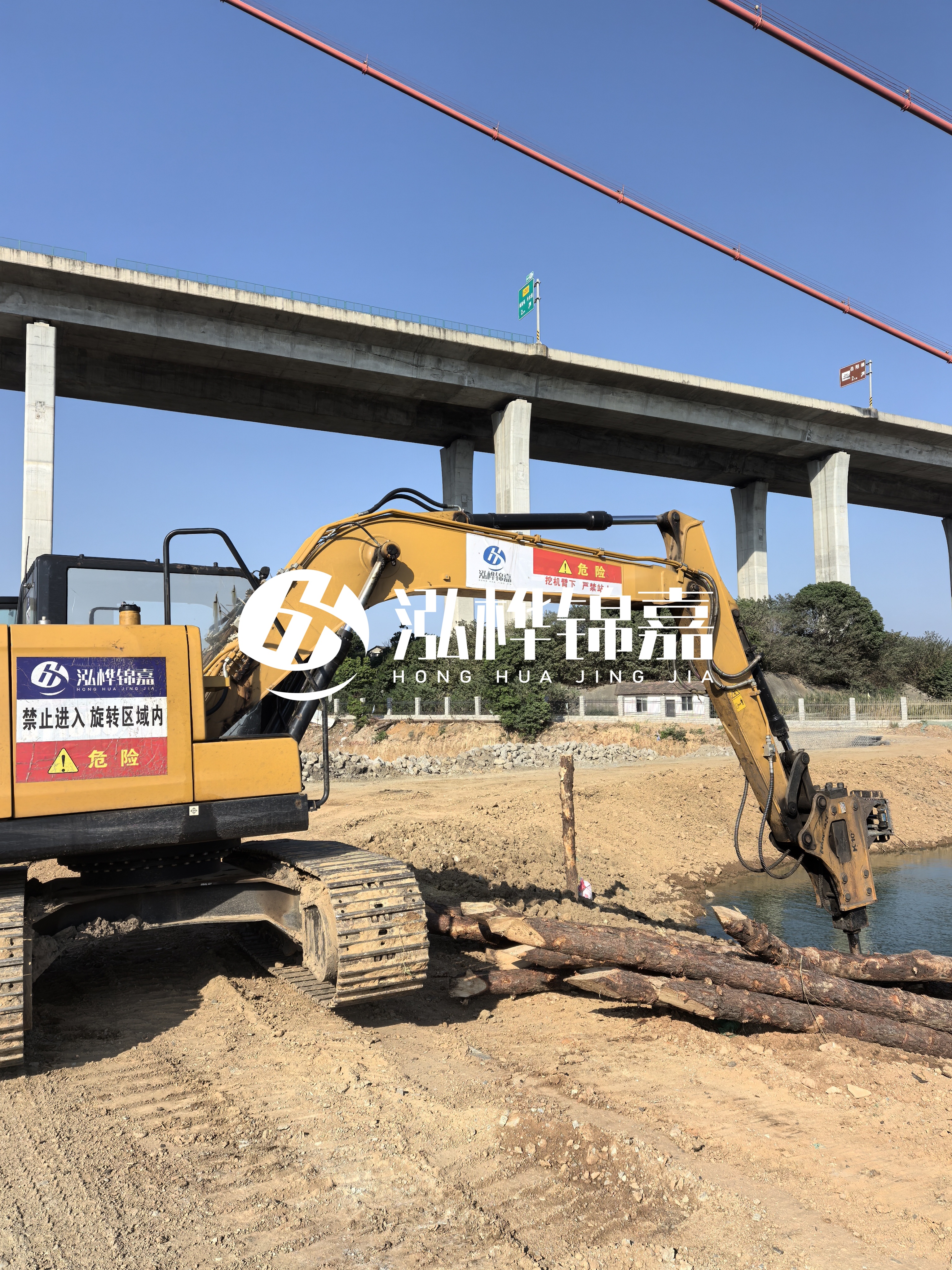 渝北挖機打木樁專業(yè)施工-山區(qū)河道挖機打木樁難度及對策？